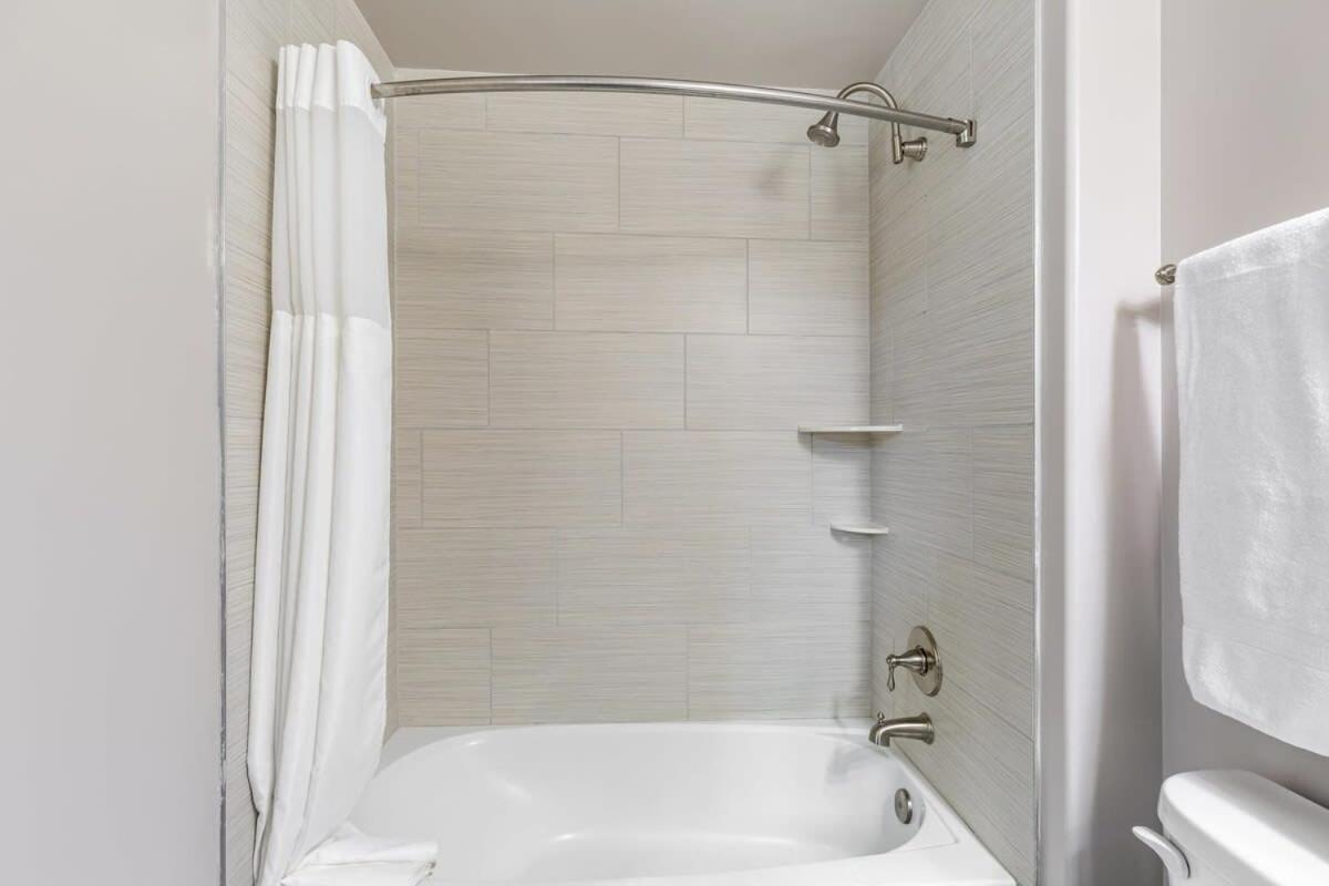 2br Luxury With Rooftop Deck & Pool